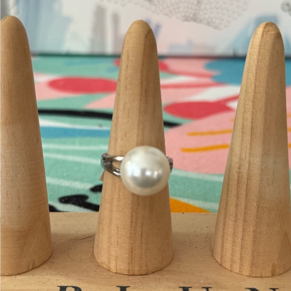 Plunder Silver Ring with White Pearl